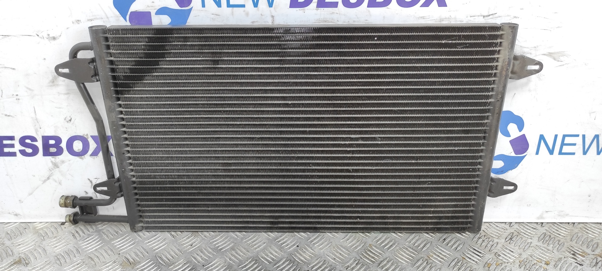 CONDENSADOR / RADIADOR  AIRE ACONDICIONADO VOLKSWAGEN LT CAJA ABIERTA (MOD. 1997) - vista 3