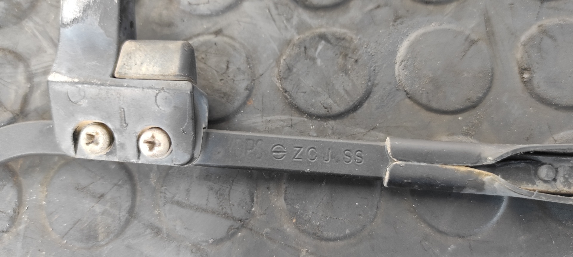 BRAZO LIMPIA TRASERO SSANGYONG REXTON - vista 2