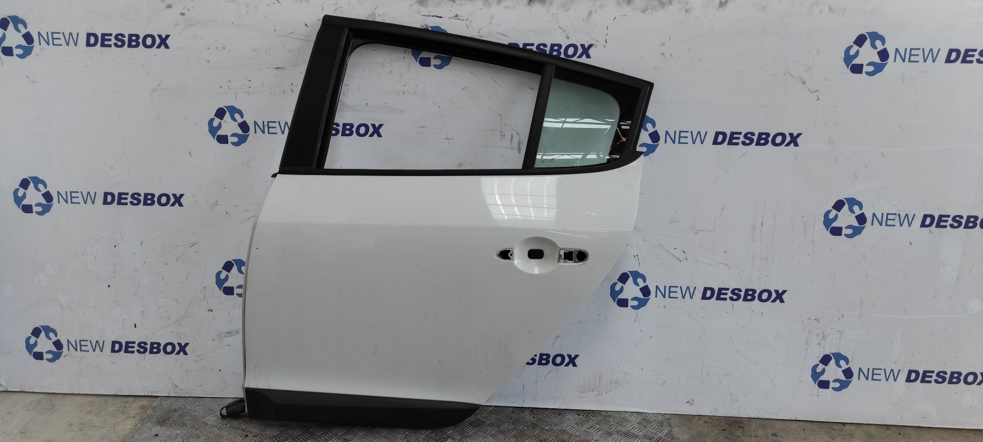 PUERTA TRASERA IZQUIERDA RENAULT MEGANE III BERLINA 5 P