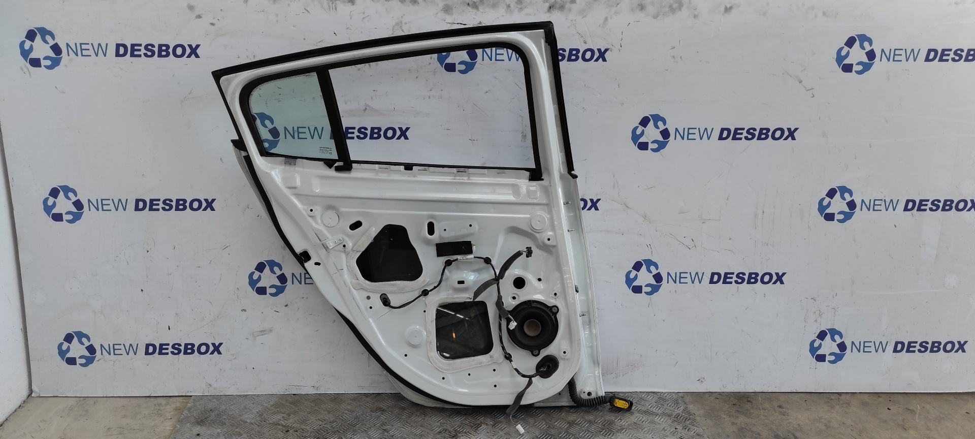 PUERTA TRASERA IZQUIERDA RENAULT MEGANE III BERLINA 5 P - vista 3