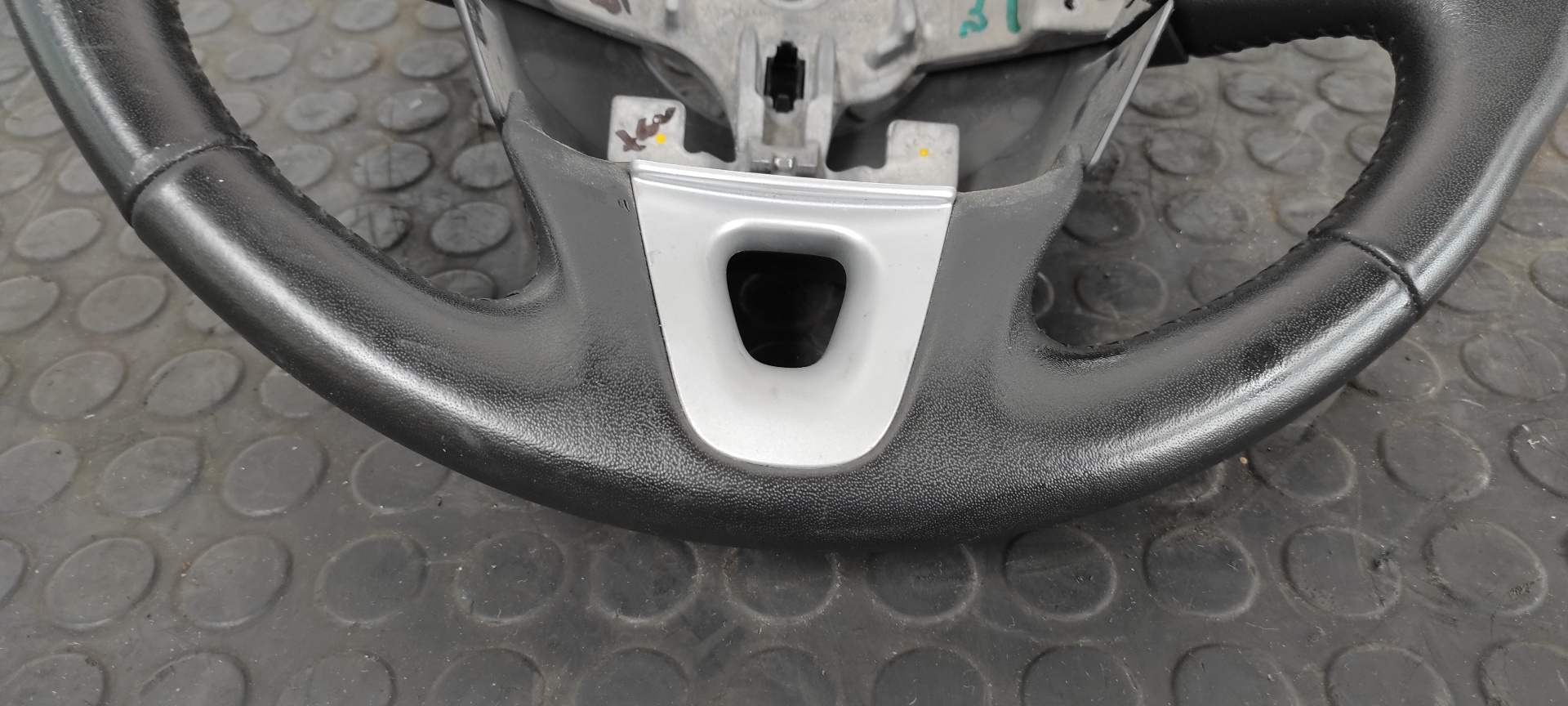 VOLANTE RENAULT MEGANE III BERLINA 5 P - vista 9