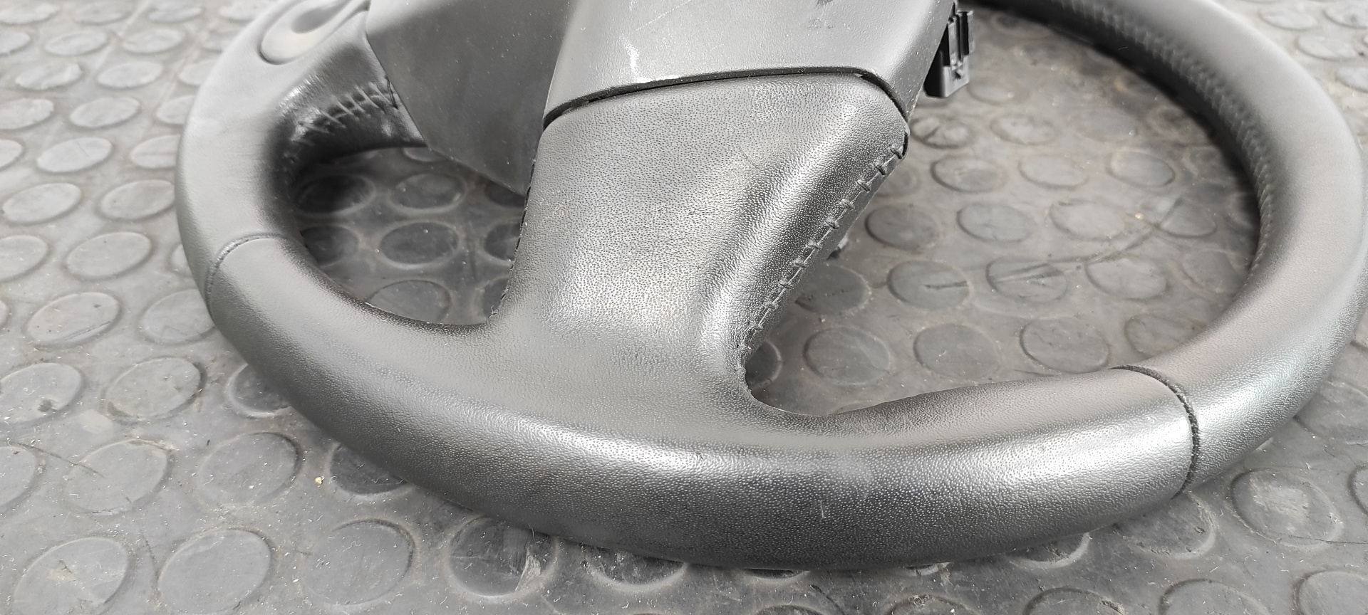 VOLANTE RENAULT MEGANE III BERLINA 5 P - vista 6