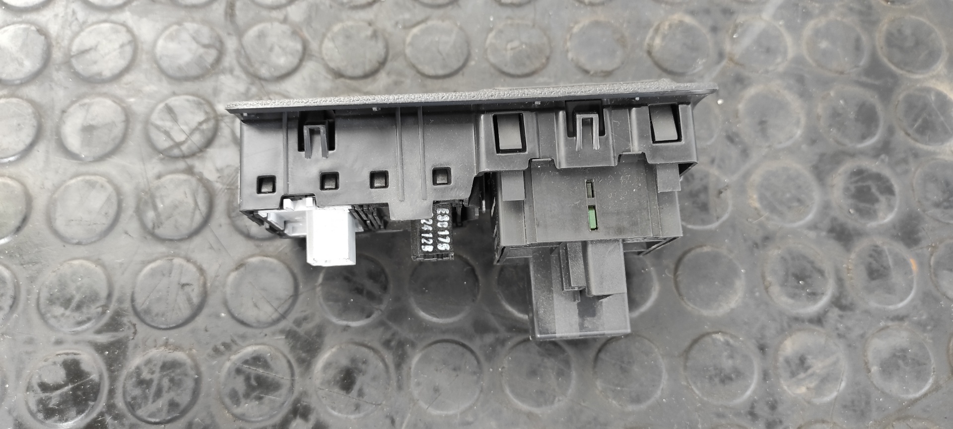 MANDO MULTIFUNCION RENAULT MEGANE III BERLINA 5 P - vista 3