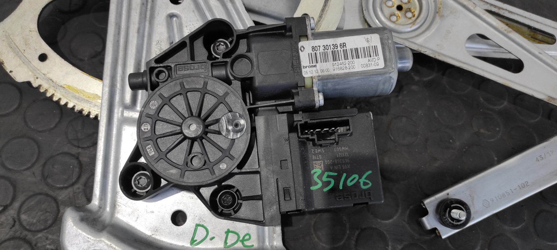 ELEVALUNAS DELANTERO DERECHO RENAULT MEGANE III BERLINA 5 P - vista 3