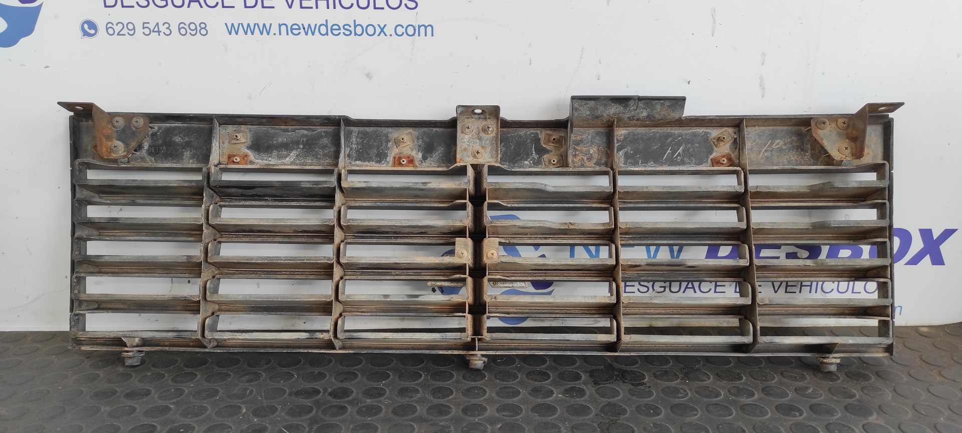 REJILLA DELANTERA MITSUBISHI MONTERO (L040) - vista 5