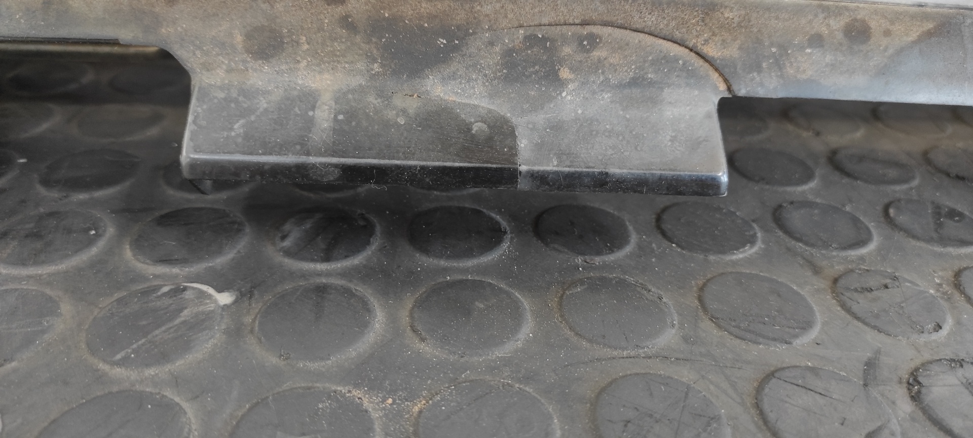 REJILLA DELANTERA MITSUBISHI MONTERO (L040) - vista 11