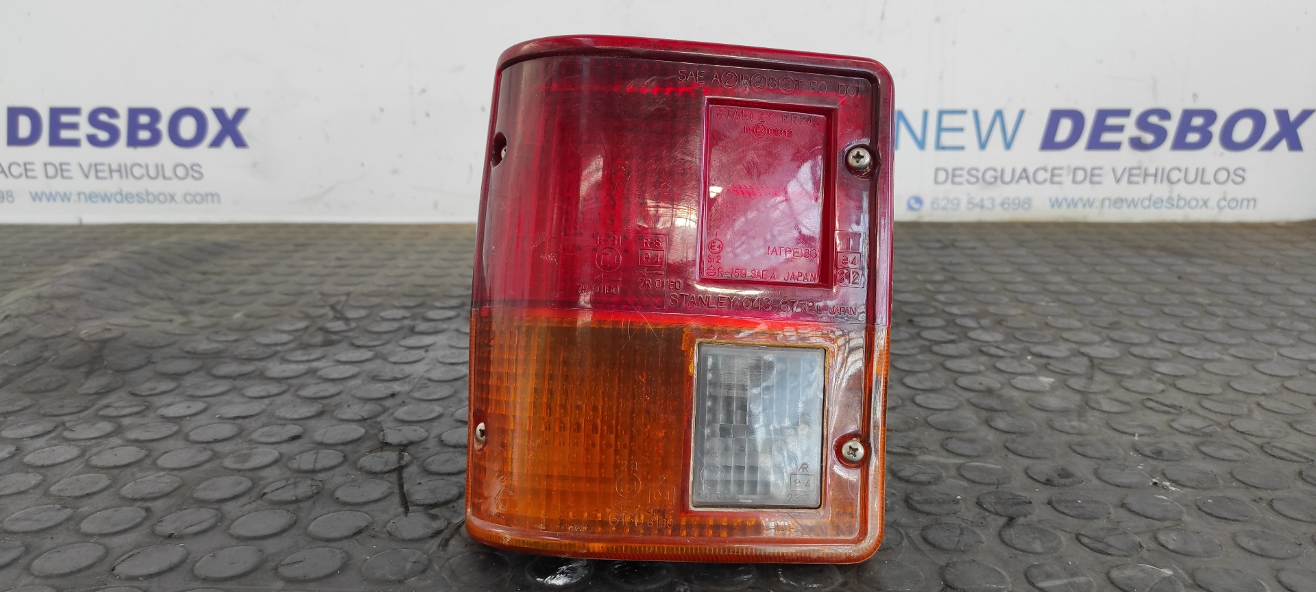 PILOTO TRASERO IZQUIERDO MITSUBISHI MONTERO (L040)