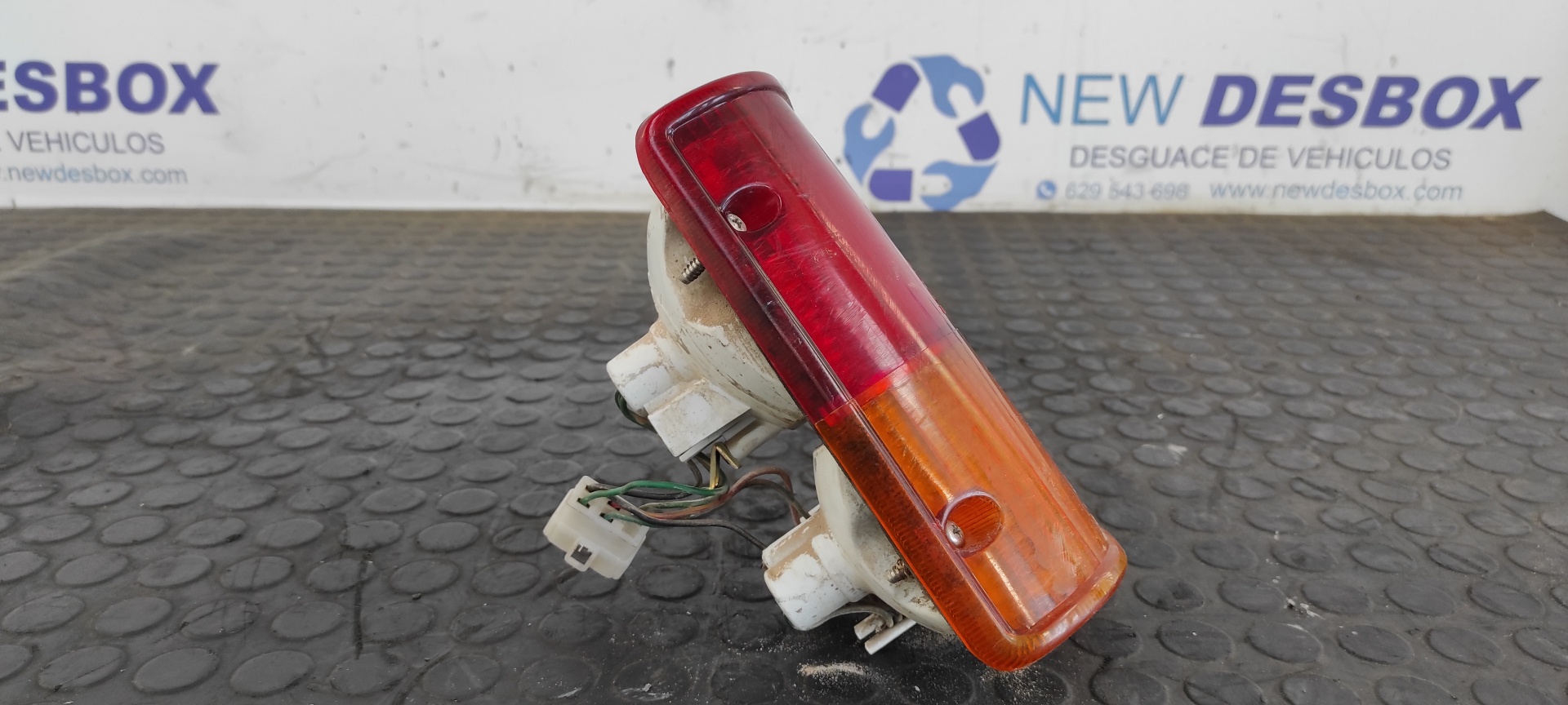 PILOTO TRASERO IZQUIERDO MITSUBISHI MONTERO (L040) - vista 4