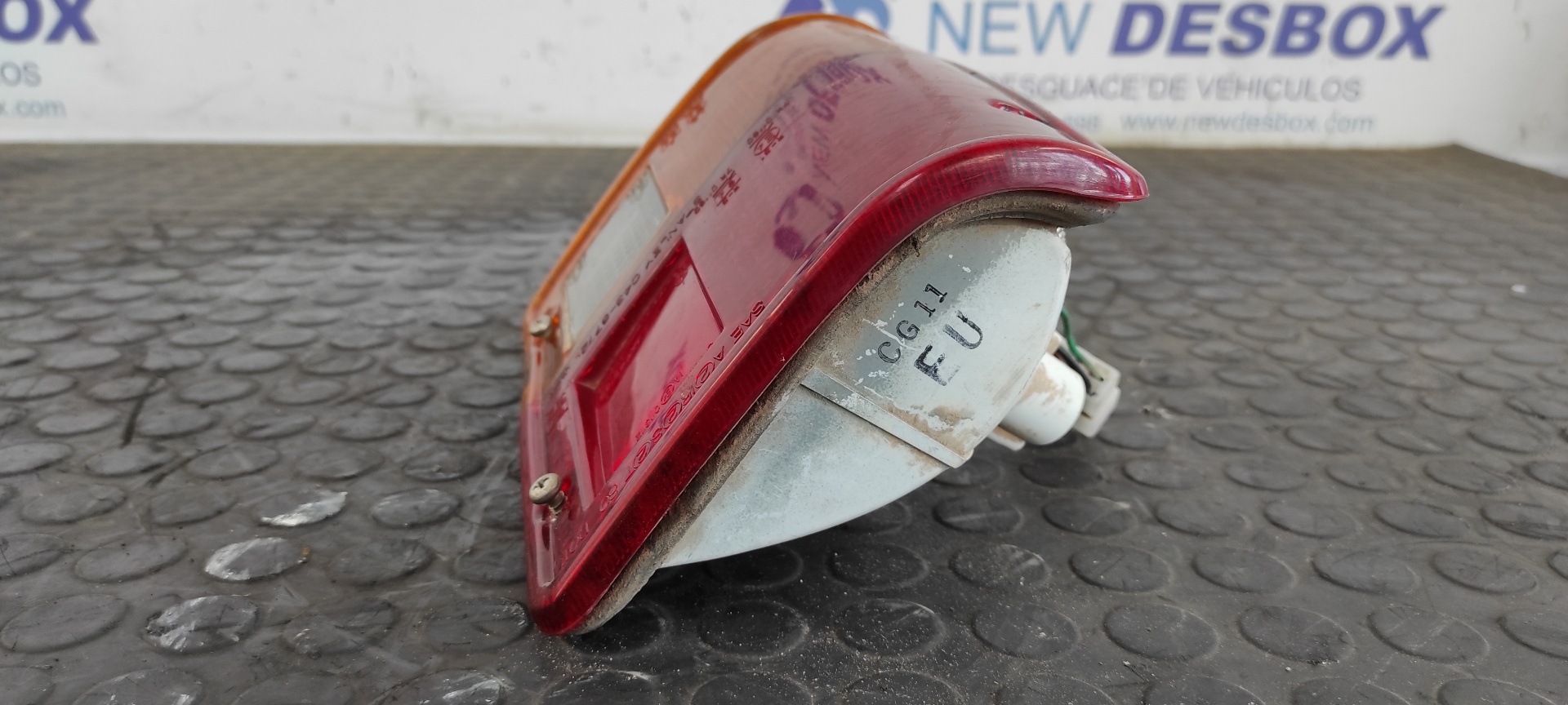 PILOTO TRASERO IZQUIERDO MITSUBISHI MONTERO (L040) - vista 3