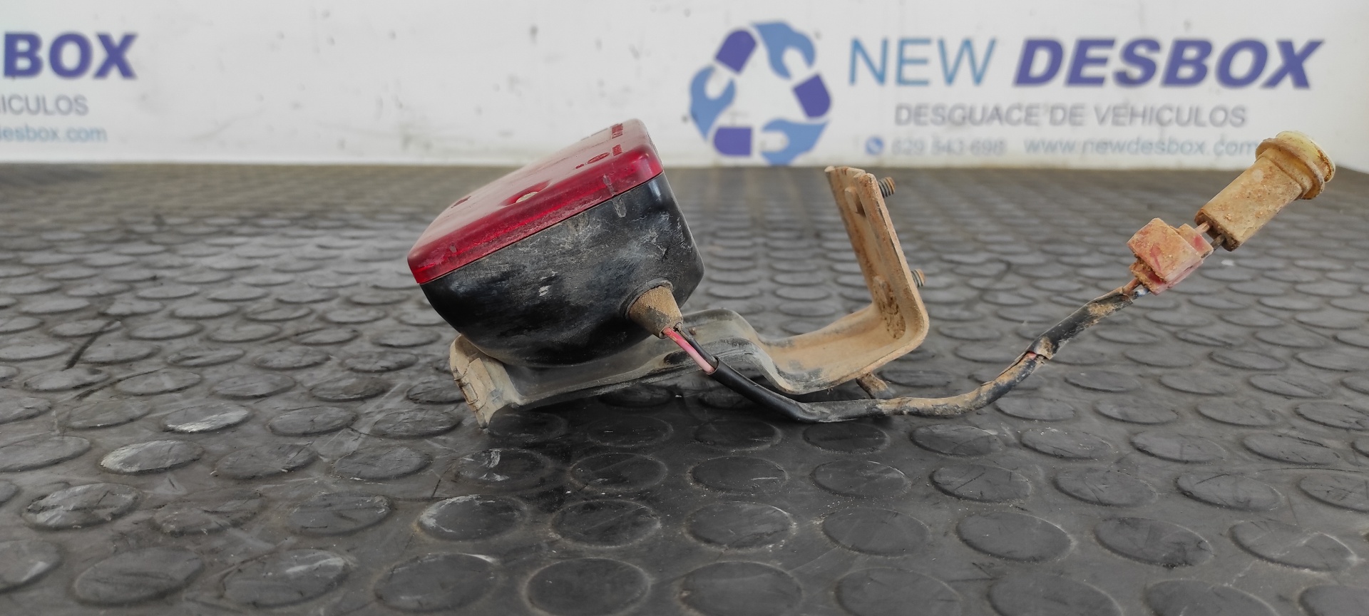 FARO ANTINIEBLA TRASERO IZQUIERDO MITSUBISHI MONTERO (L040) - vista 3