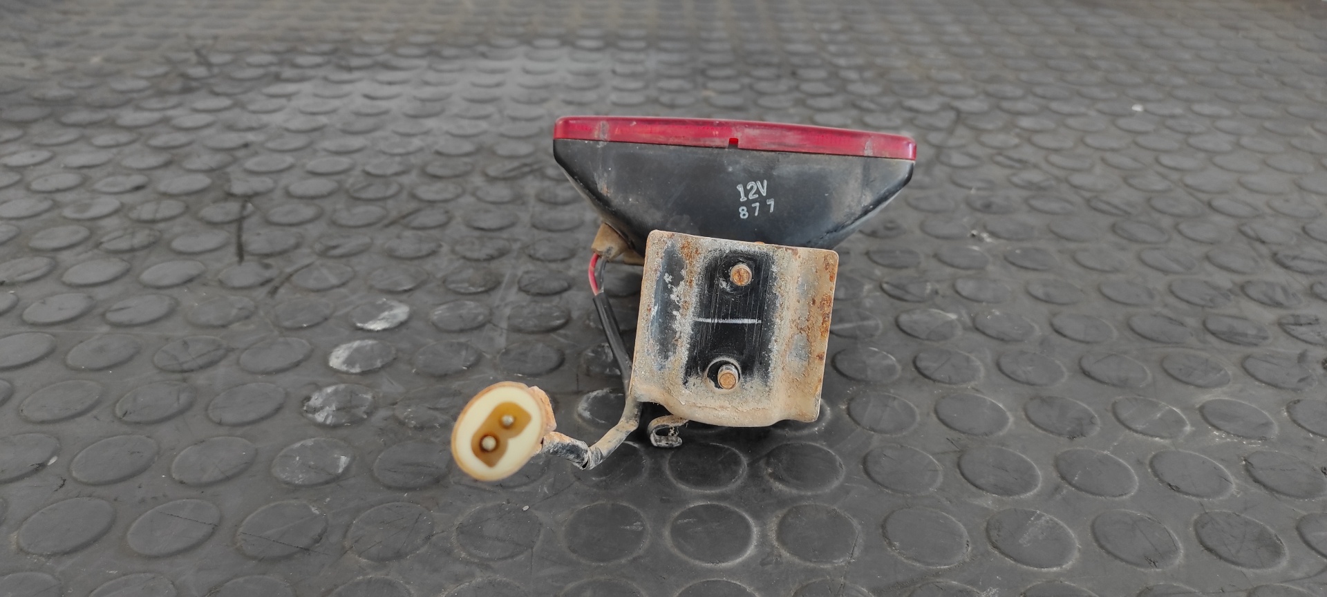 FARO ANTINIEBLA TRASERO IZQUIERDO MITSUBISHI MONTERO (L040) - vista 4