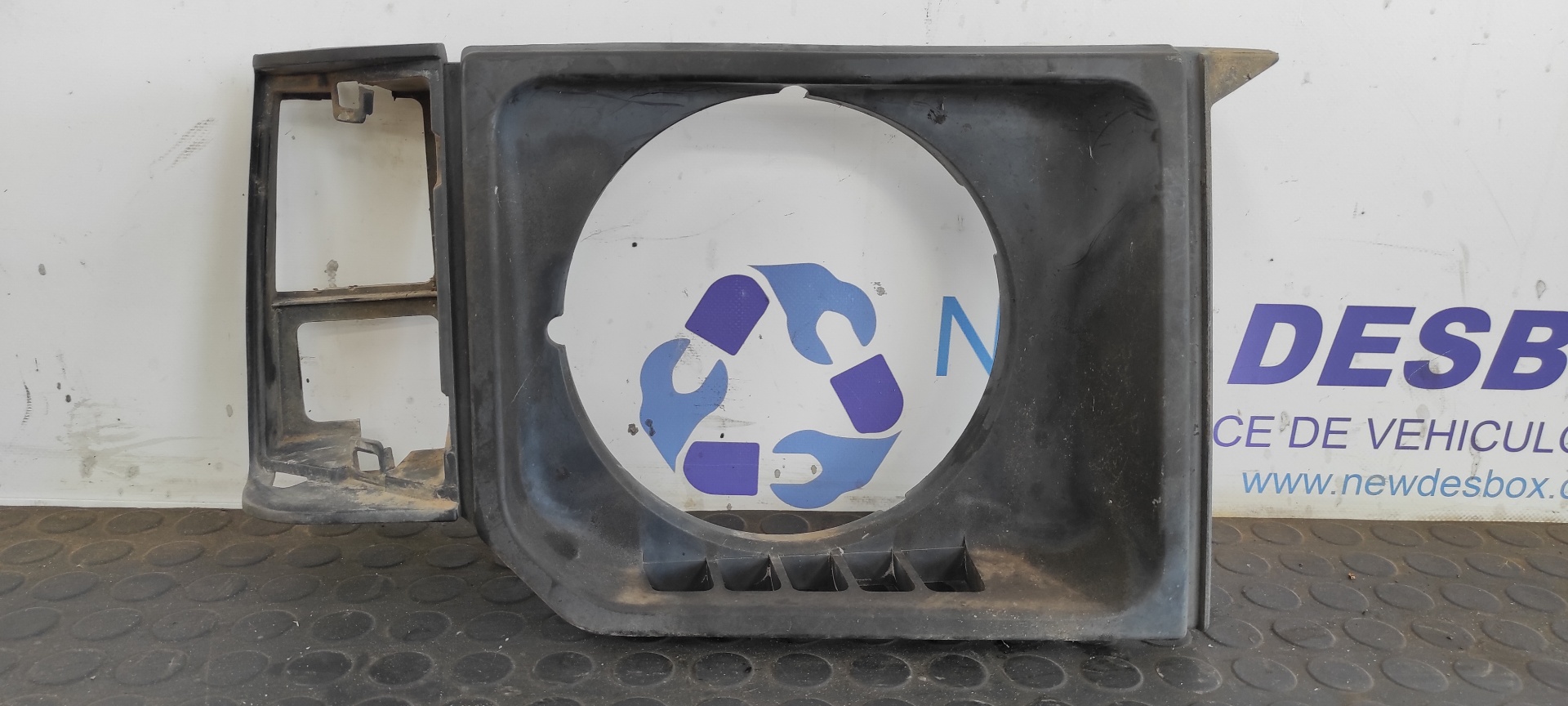 SOPORTE FARO DERECHO MITSUBISHI MONTERO (L040)