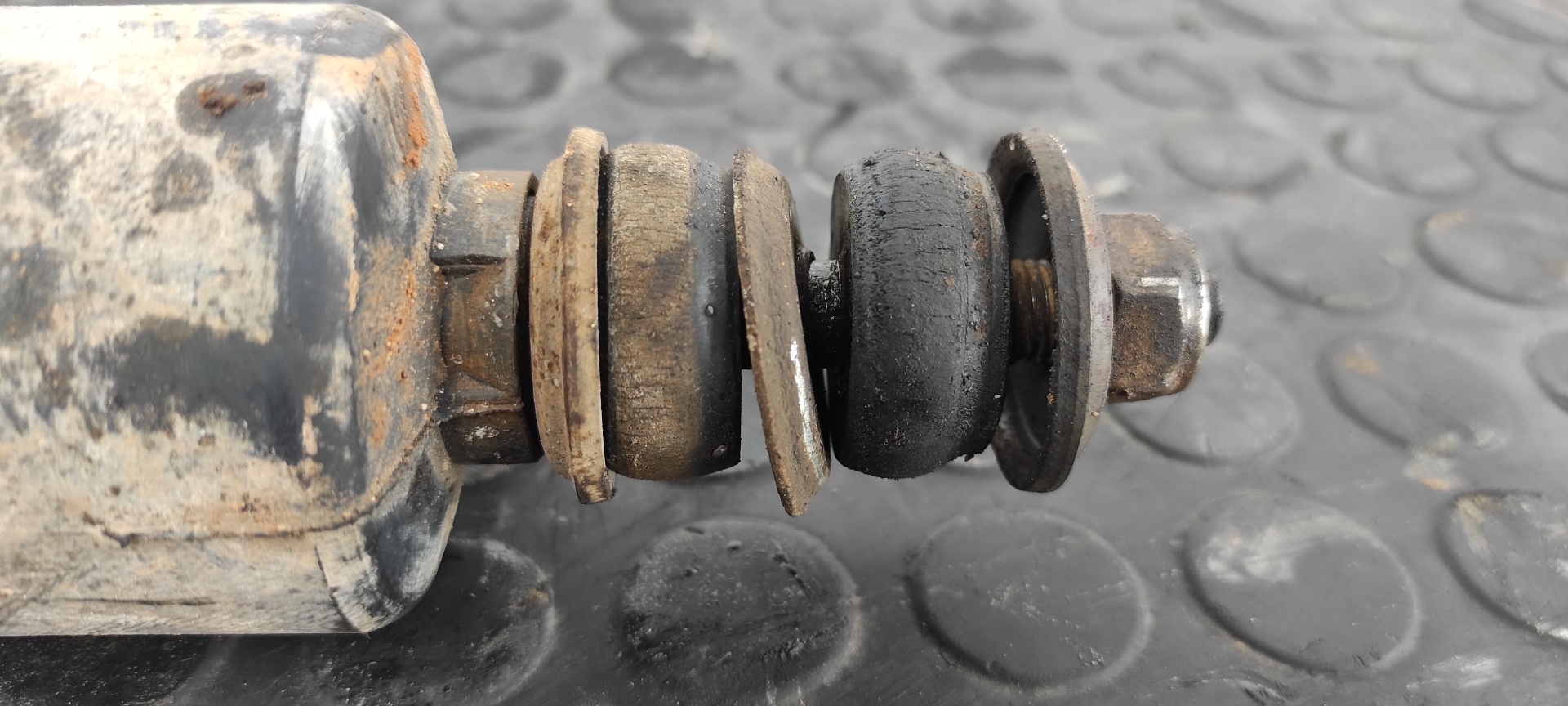 JUEGO AMORTIGUADORES DELANTERO MITSUBISHI MONTERO (L040) - vista 3