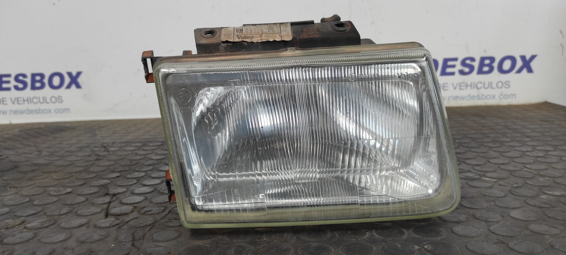 FARO DERECHO OPEL CORSA A