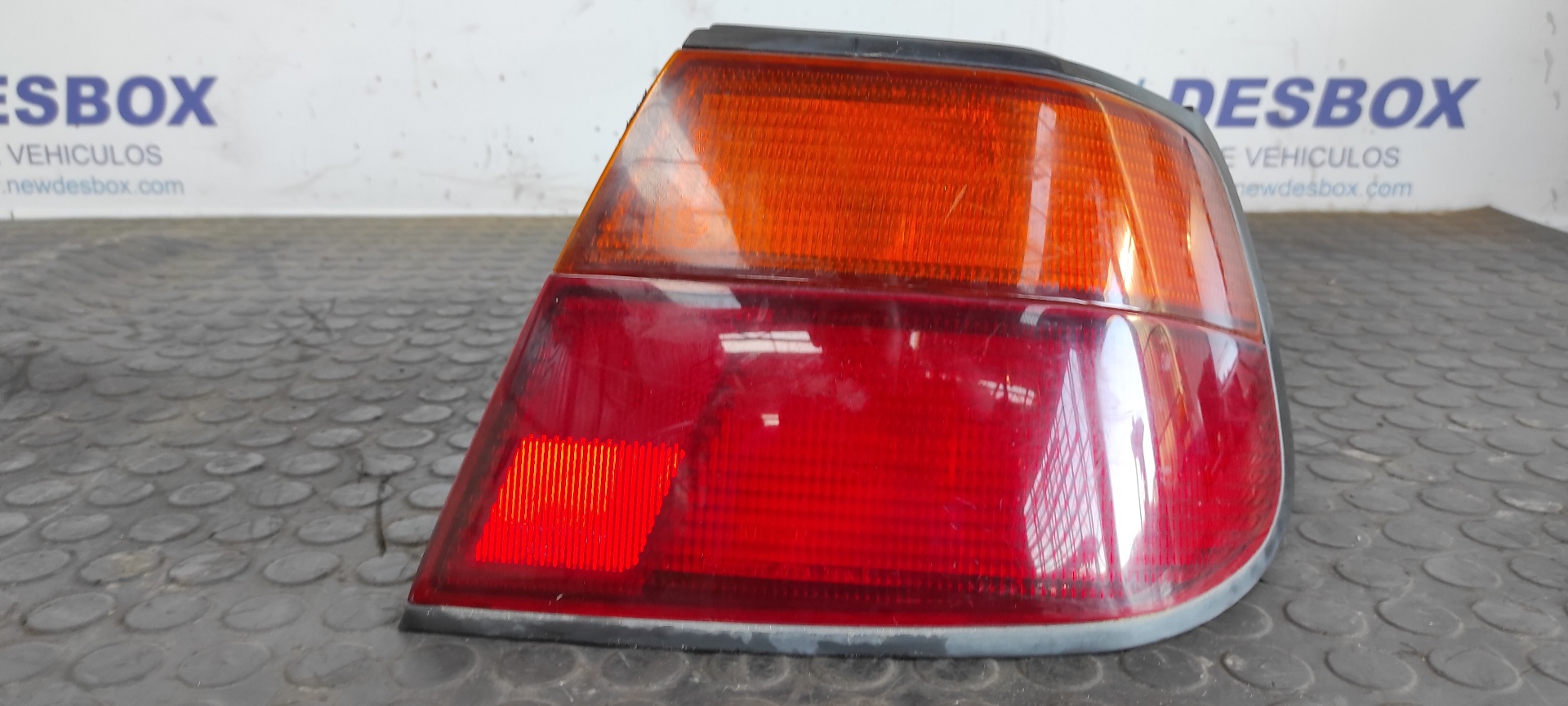 PILOTO TRASERO DERECHO NISSAN ALMERA (N15)