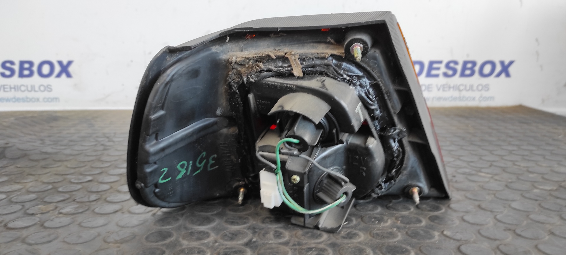 PILOTO TRASERO DERECHO NISSAN ALMERA (N15) - vista 2