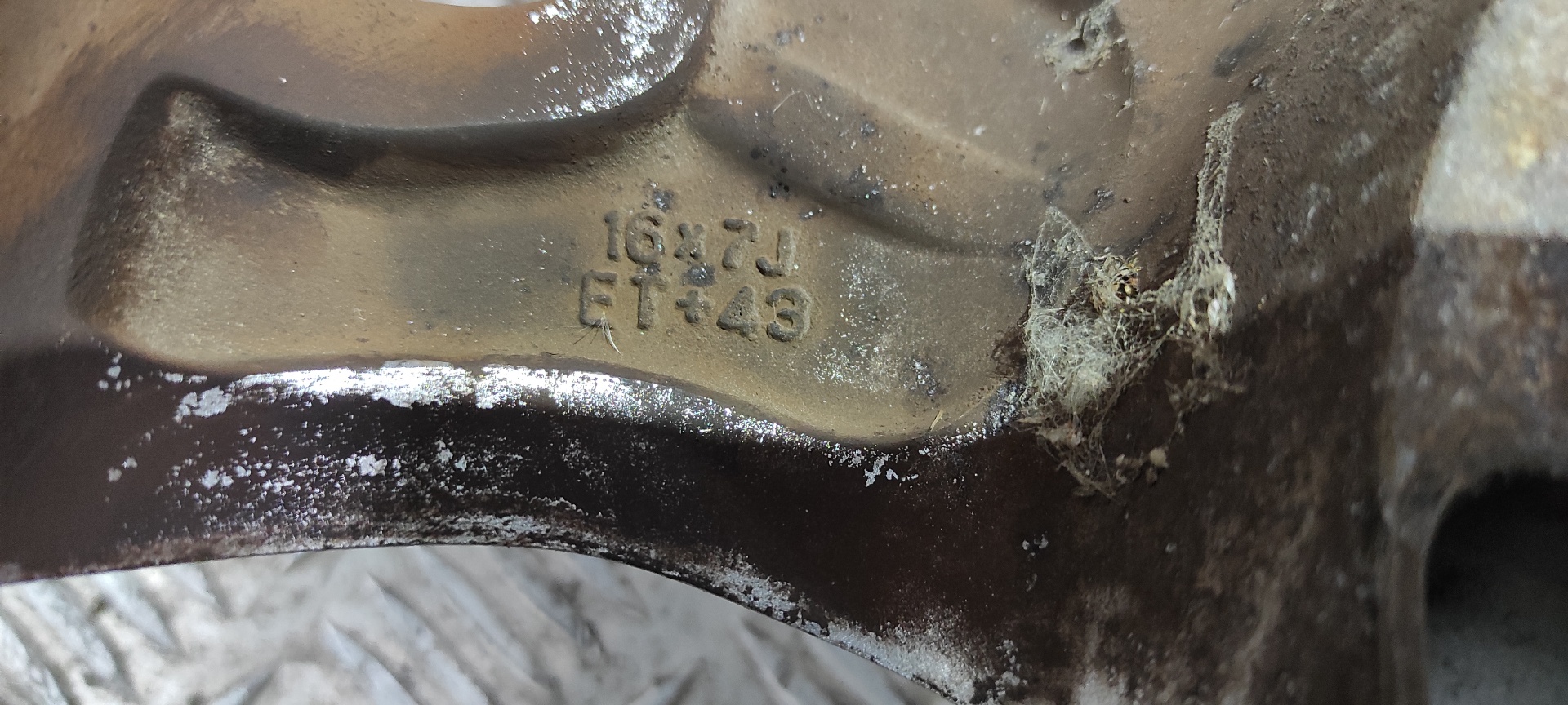 LLANTA SSANGYONG REXTON - vista 2