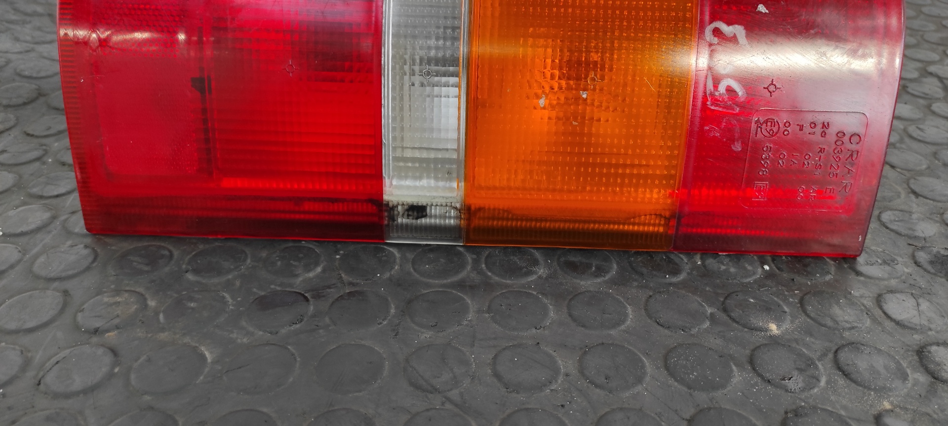 PILOTO TRASERO IZQUIERDO FORD FIESTA BERL./COURIER - vista 2