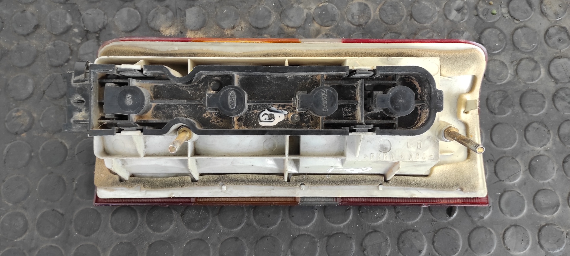 PILOTO TRASERO IZQUIERDO FORD FIESTA BERL./COURIER - vista 4