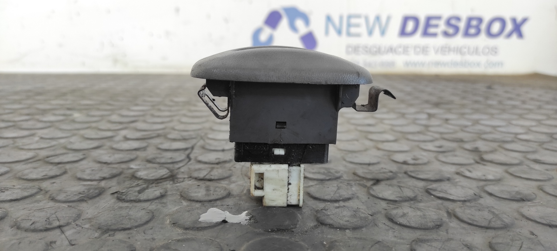 MANDO ELEVALUNAS TRASERO DERECHO NISSAN PICK-UP (D22) - vista 6