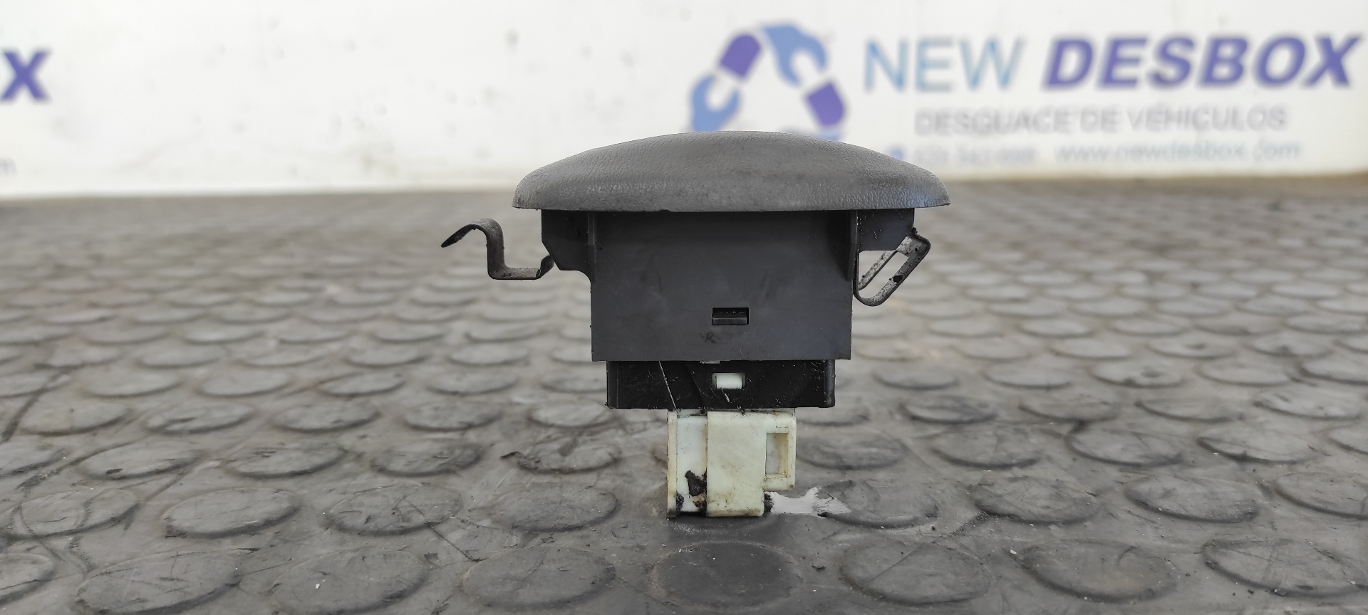 MANDO ELEVALUNAS TRASERO DERECHO NISSAN PICK-UP (D22) - vista 3