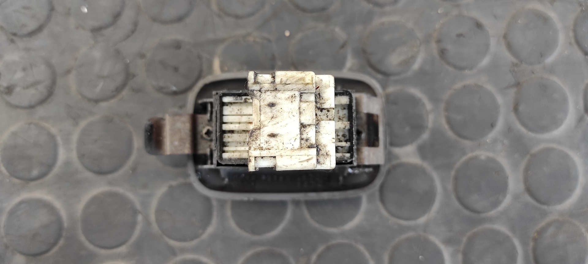 MANDO ELEVALUNAS TRASERO DERECHO NISSAN PICK-UP (D22) - vista 2