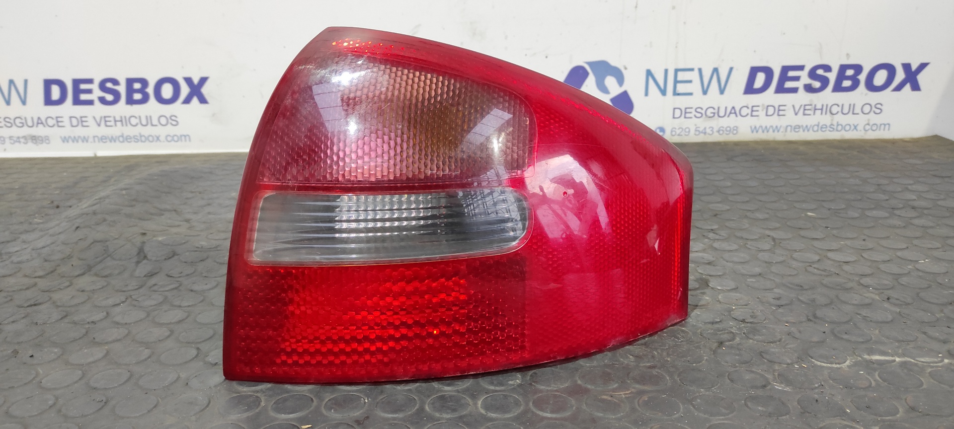 PILOTO TRASERO DERECHO AUDI A6 AVANT (4B5)