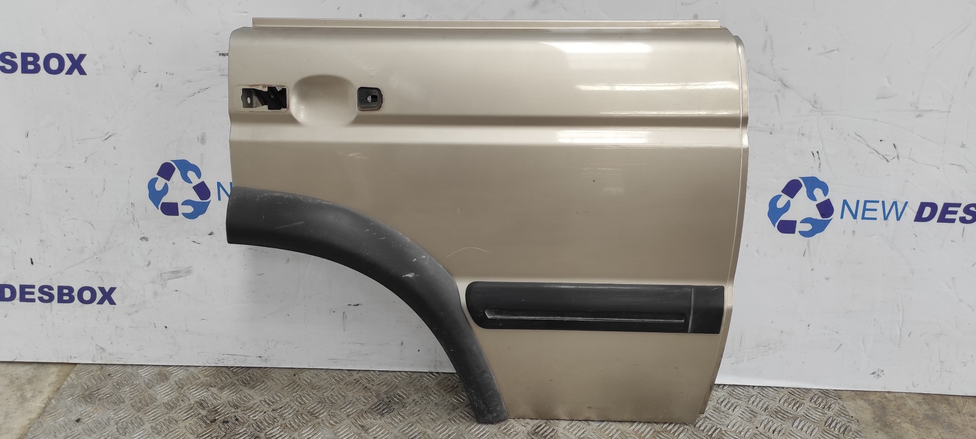PUERTA TRASERA DERECHA LAND ROVER DISCOVERY (LT)