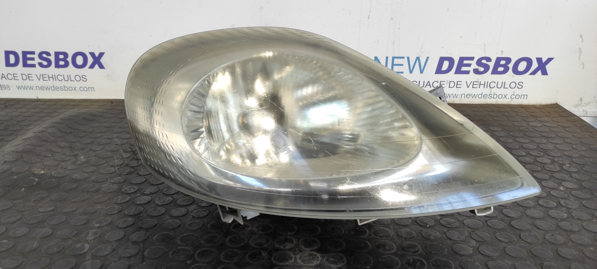 FARO DERECHO RENAULT TRAFIC CAJA CERRADA (AB 4.01)