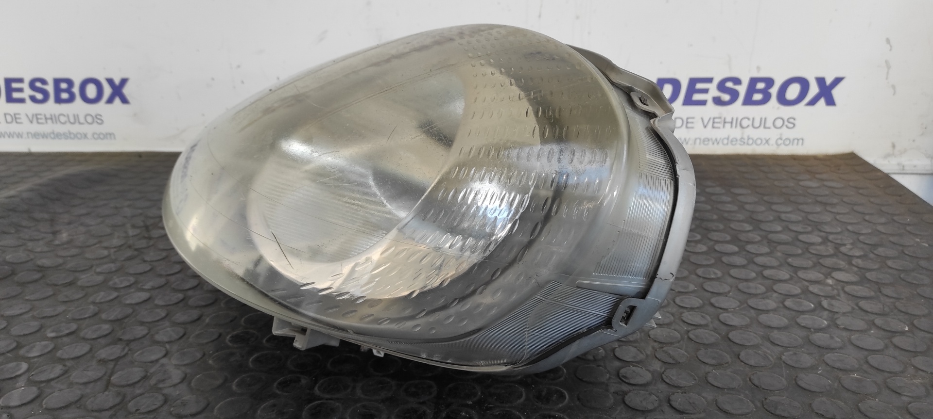 FARO IZQUIERDO RENAULT TRAFIC CAJA CERRADA (AB 4.01) - vista 3