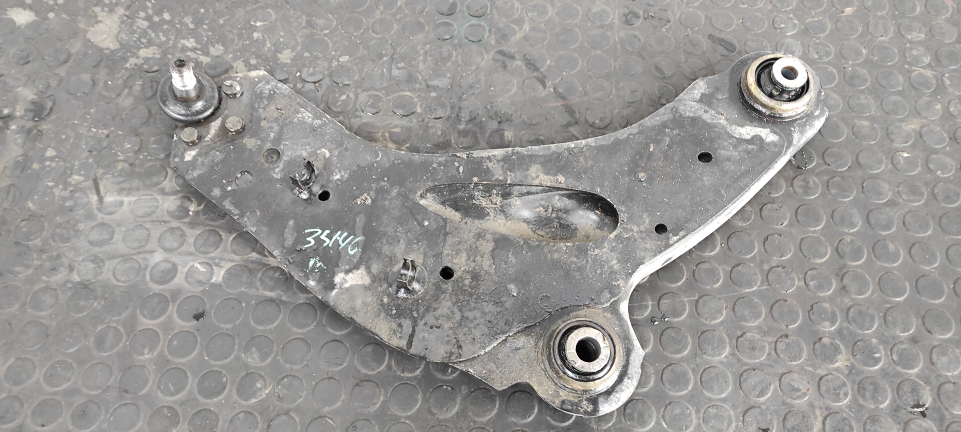 BRAZO DERECHO INFERIOR DELANTERO RENAULT TRAFIC CAJA CERRADA (AB 4.01)