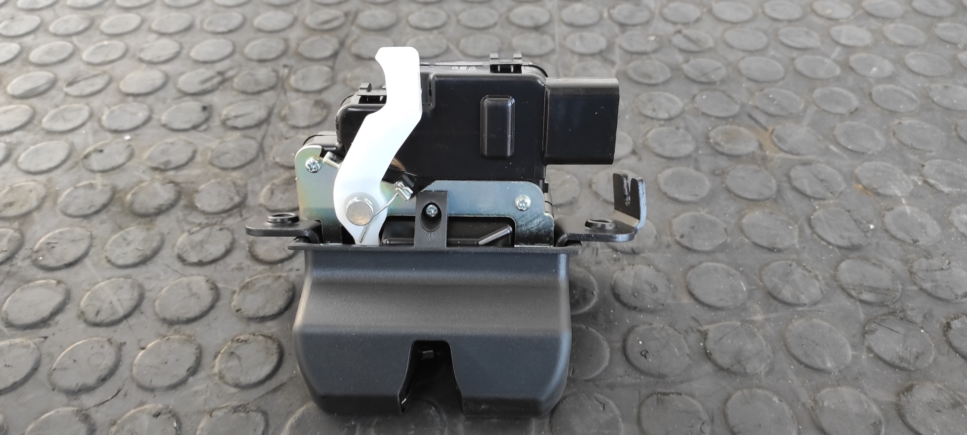 CERRADURA MALETERO / PORTON SSANGYONG KORANDO - vista 6