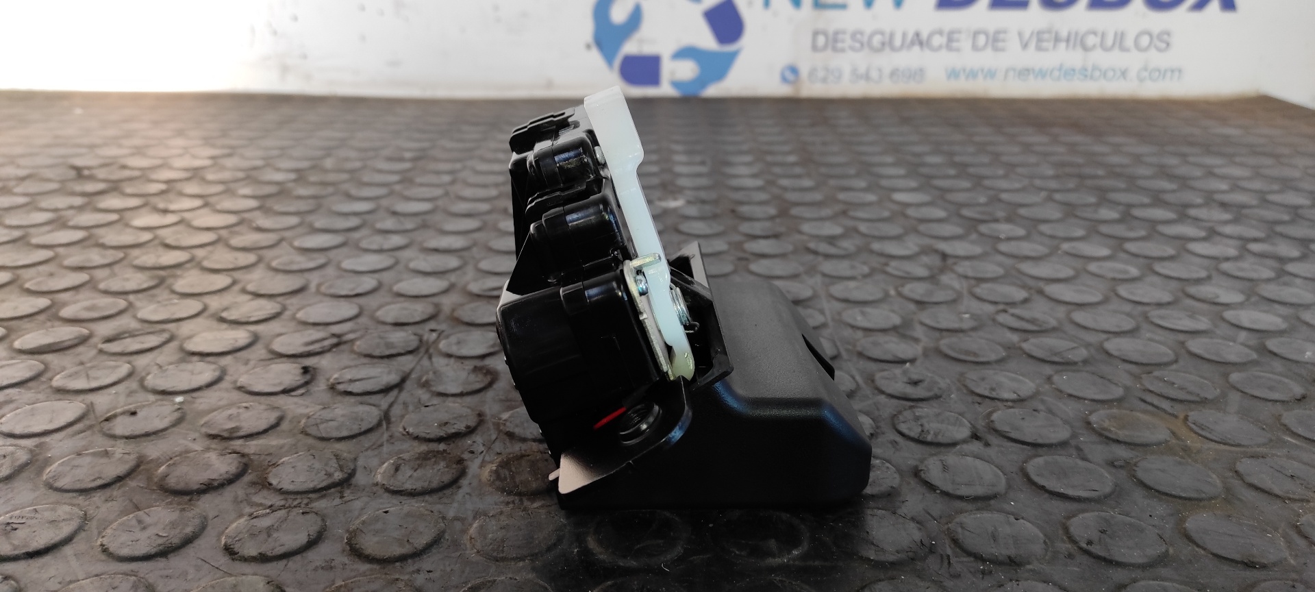 CERRADURA MALETERO / PORTON SSANGYONG KORANDO - vista 8