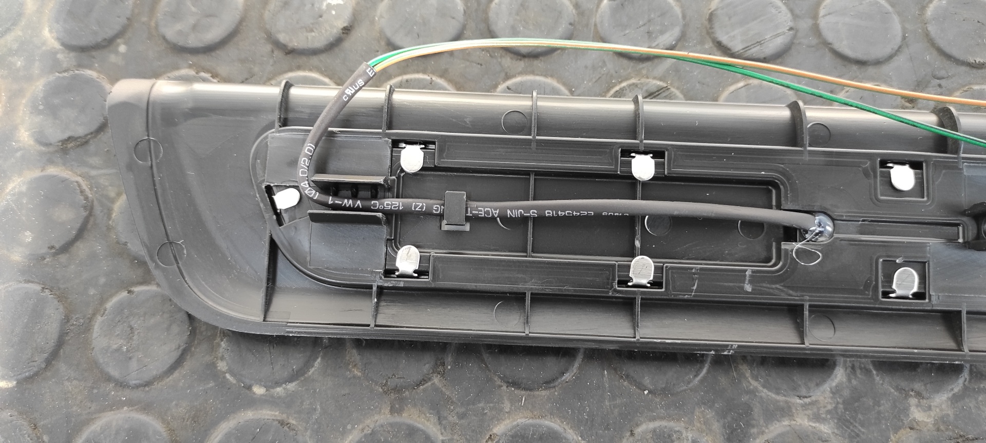 MOLDURA SSANGYONG TIVOLI 1.6 - vista 5