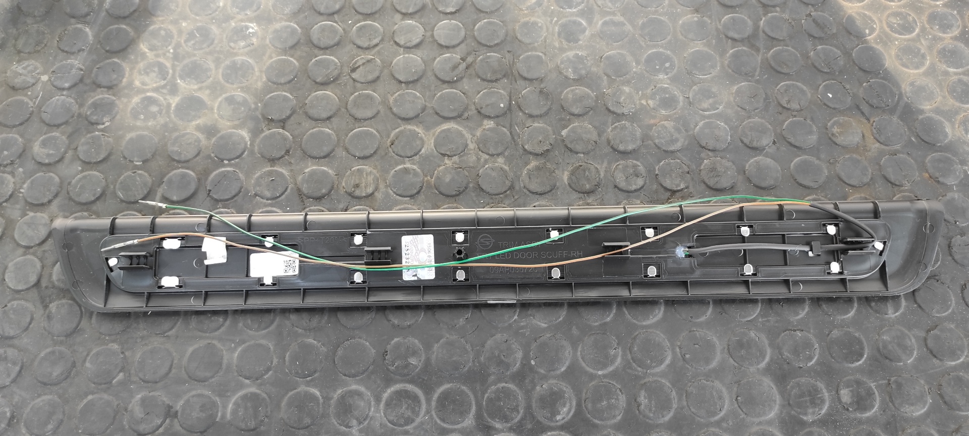 MOLDURA SSANGYONG TIVOLI 1.6 - vista 6