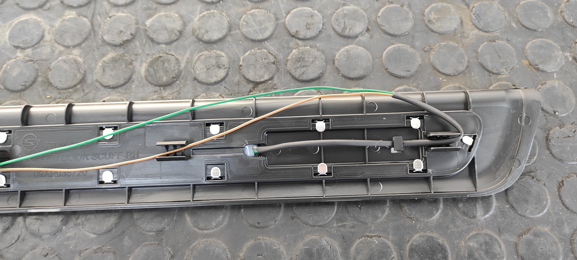 MOLDURA SSANGYONG TIVOLI 1.6 - vista 3