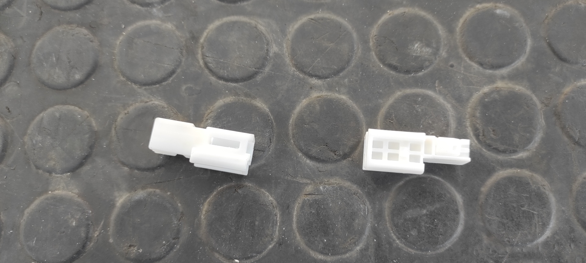 MOLDURA SSANGYONG TIVOLI 1.6 - vista 8