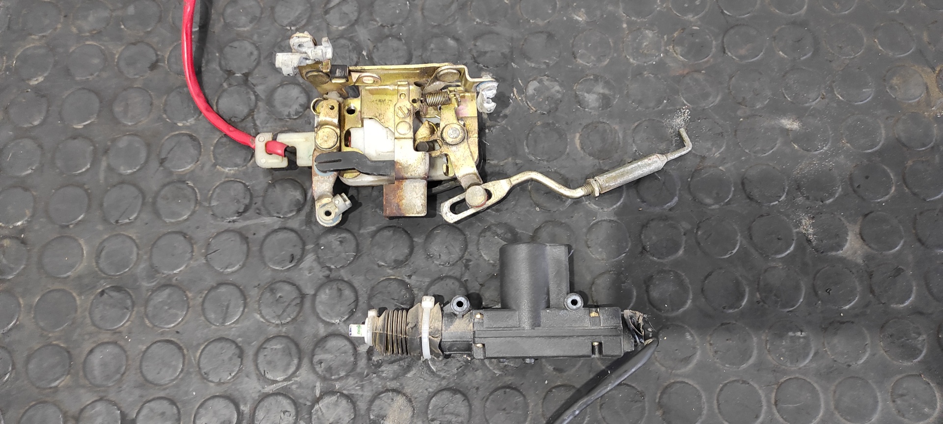 CERRADURA PUERTA DELANTERA IZQUIERDA TATA GRAND SAFARI