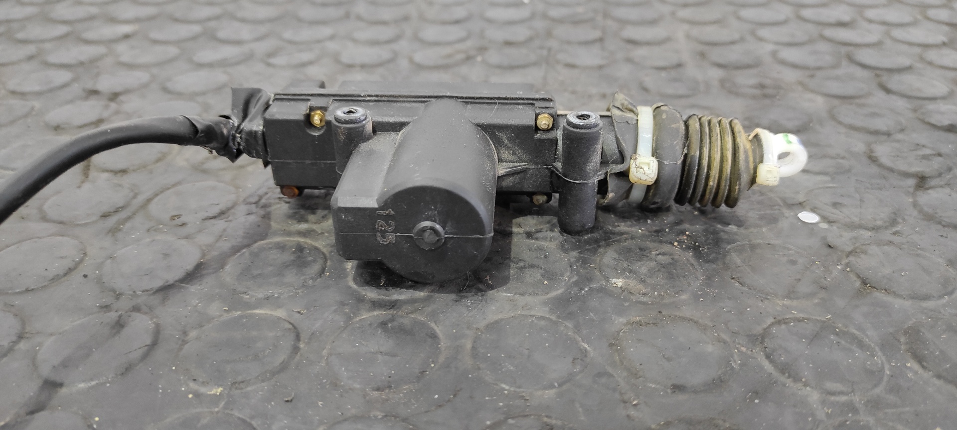 CERRADURA PUERTA DELANTERA DERECHA TATA GRAND SAFARI - vista 4