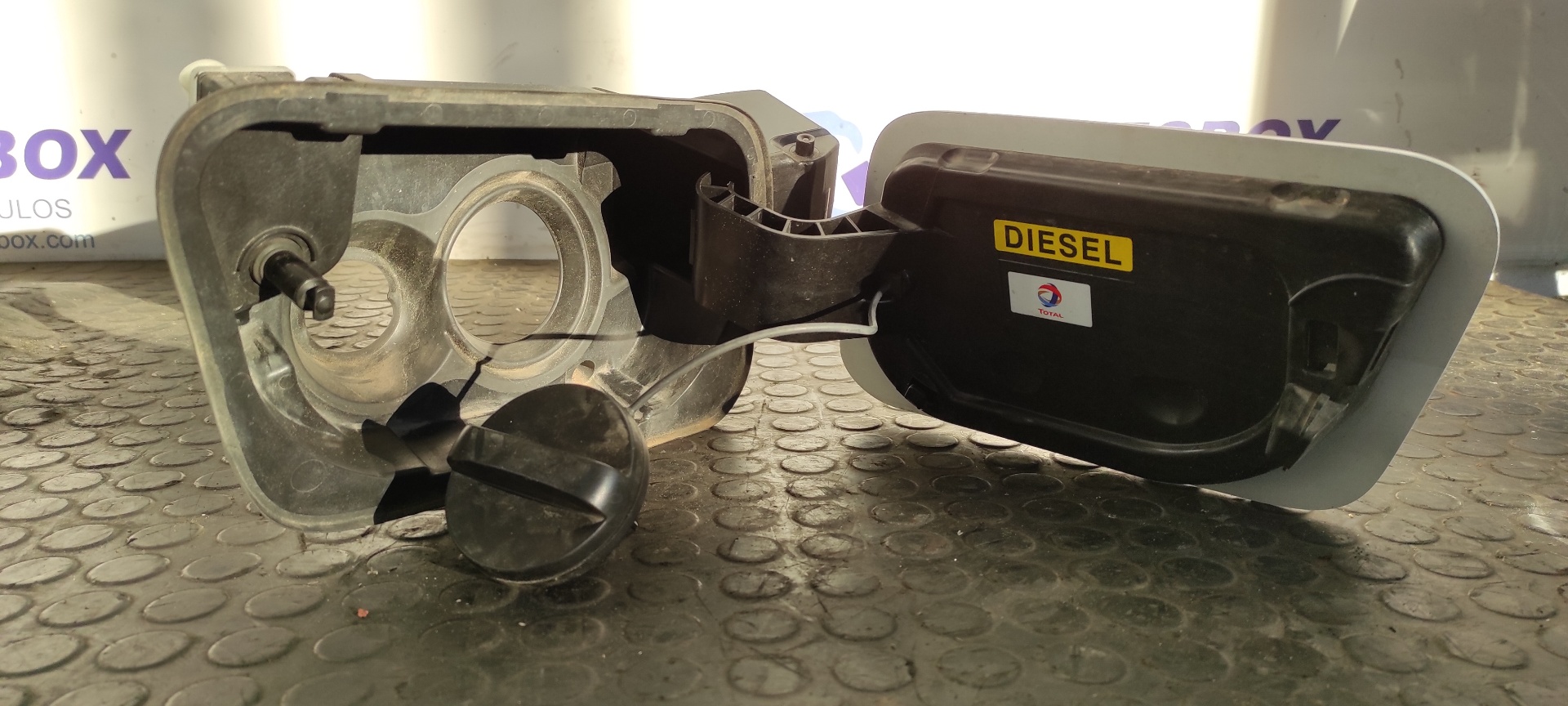 TAPA EXTERIOR COMBUSTIBLE PEUGEOT 3008 - vista 5