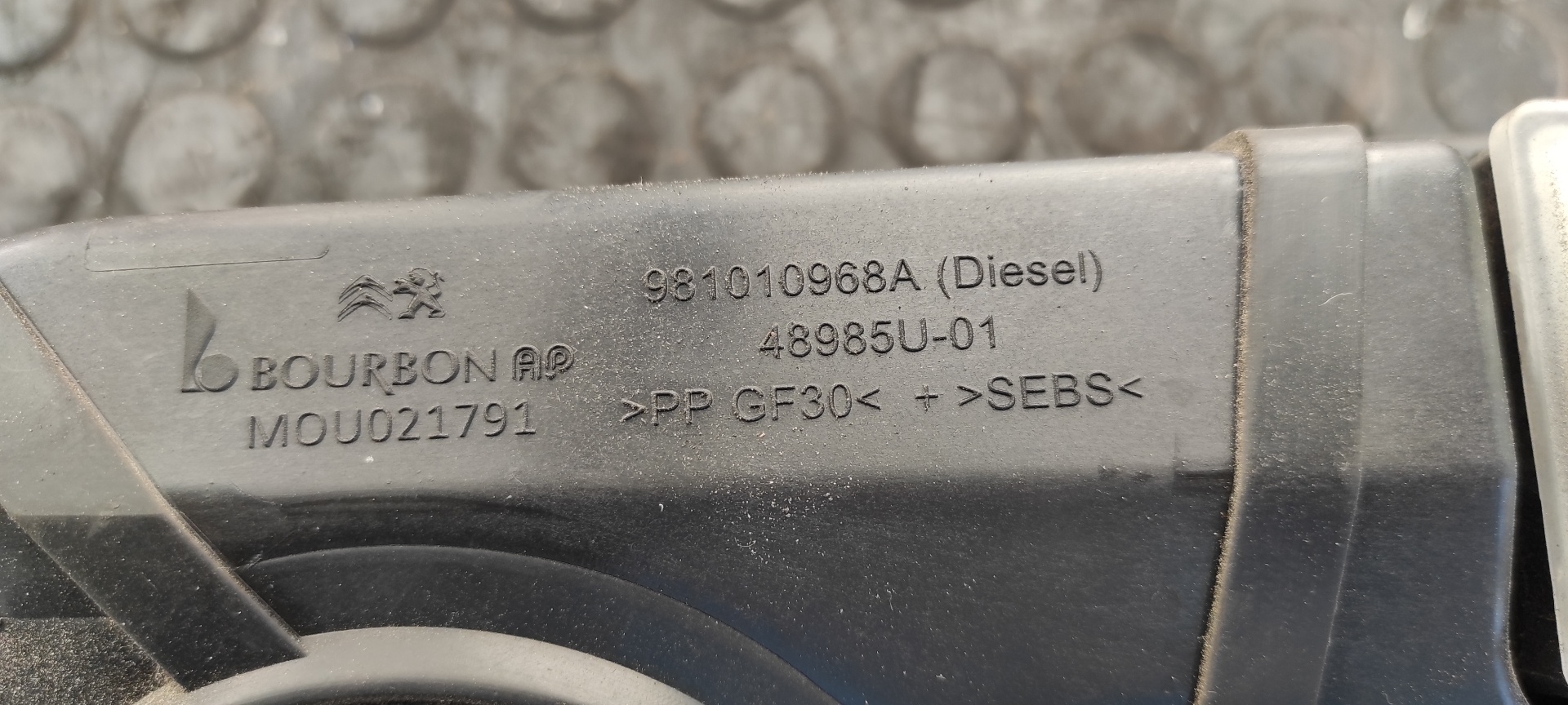 TAPA EXTERIOR COMBUSTIBLE PEUGEOT 3008 - vista 7