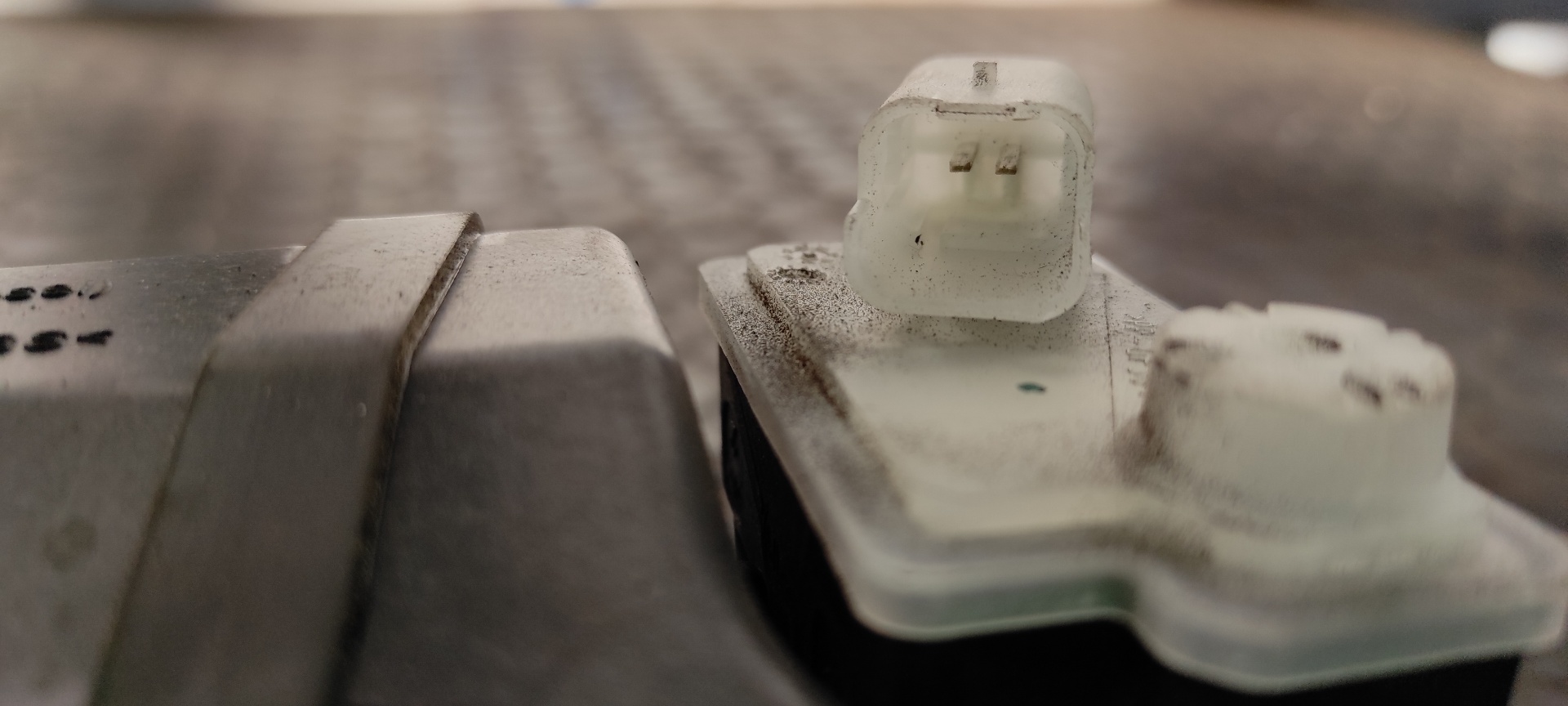 TAPA EXTERIOR COMBUSTIBLE PEUGEOT 3008 - vista 2