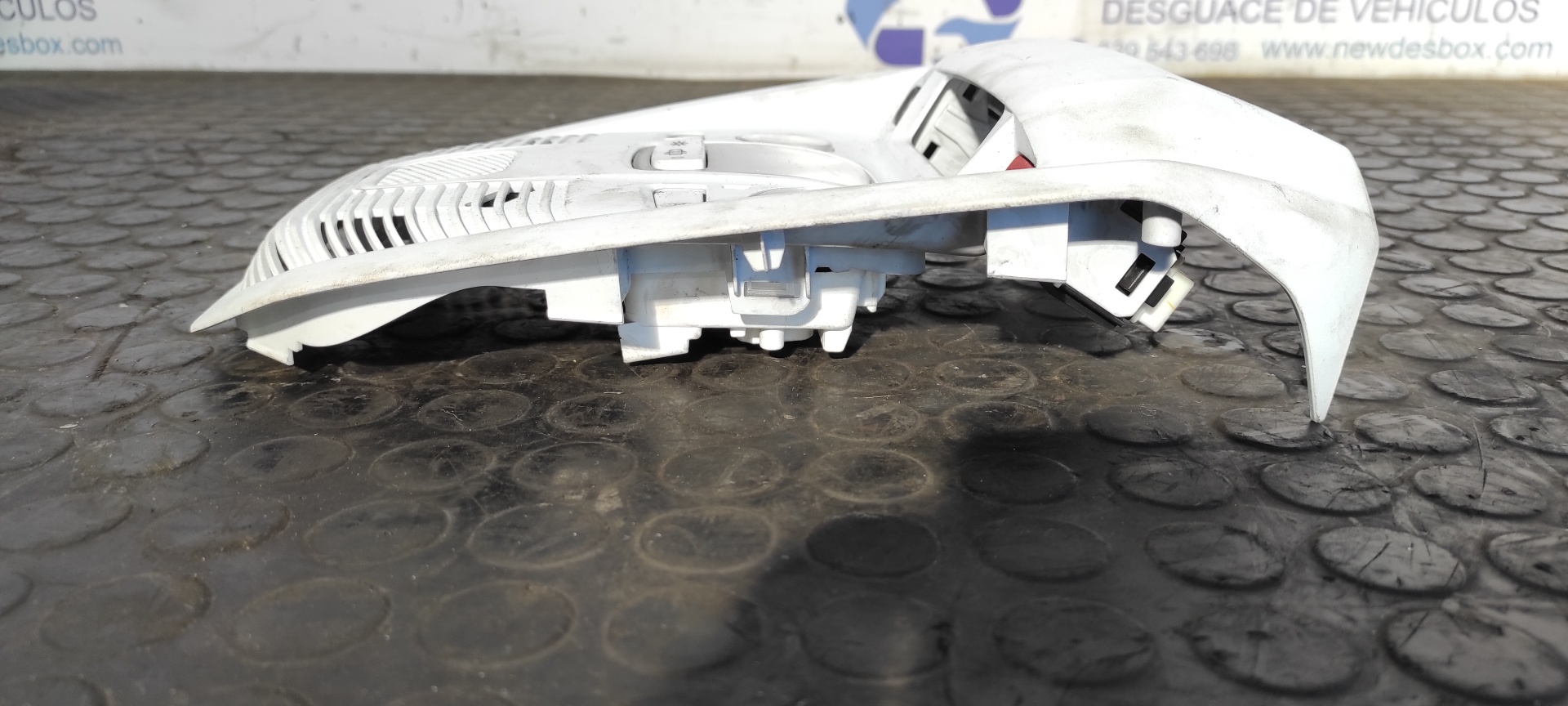 LUZ INTERIOR PEUGEOT 3008 - vista 13