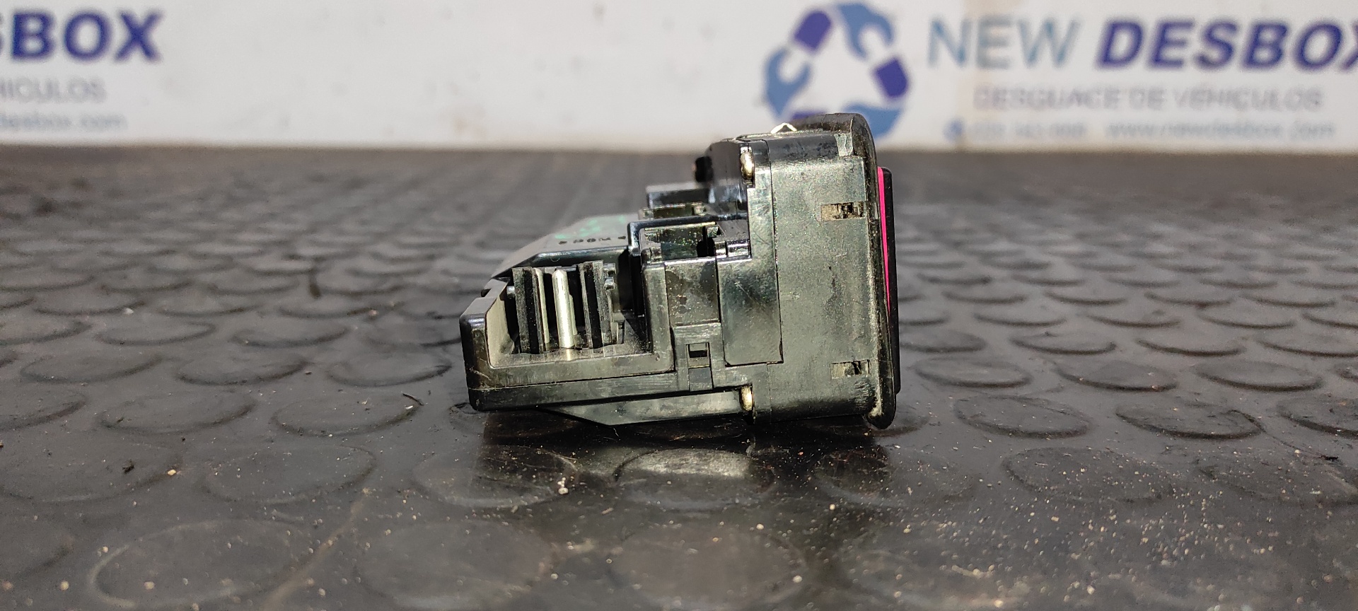 MANDO ELEVALUNAS DELANTERO IZQUIERDO BMW SERIE 5 BERLINA (E39) - vista 3