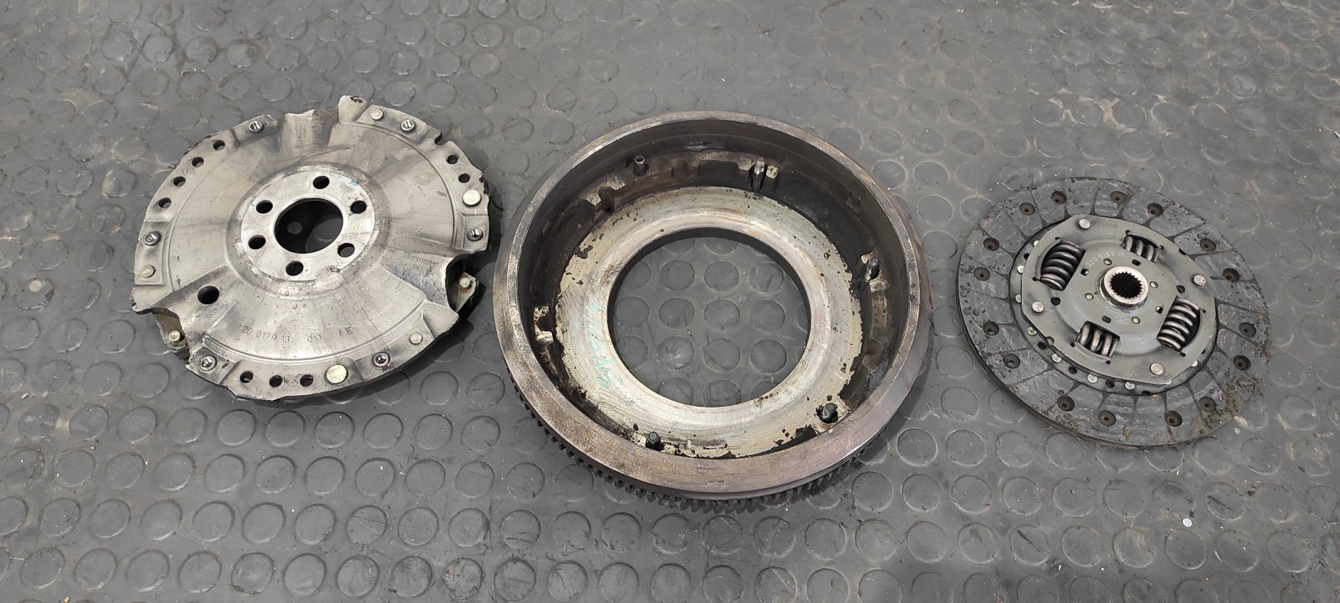 KIT EMBRAGUE VOLKSWAGEN GOLF III BERLINA (1H1)