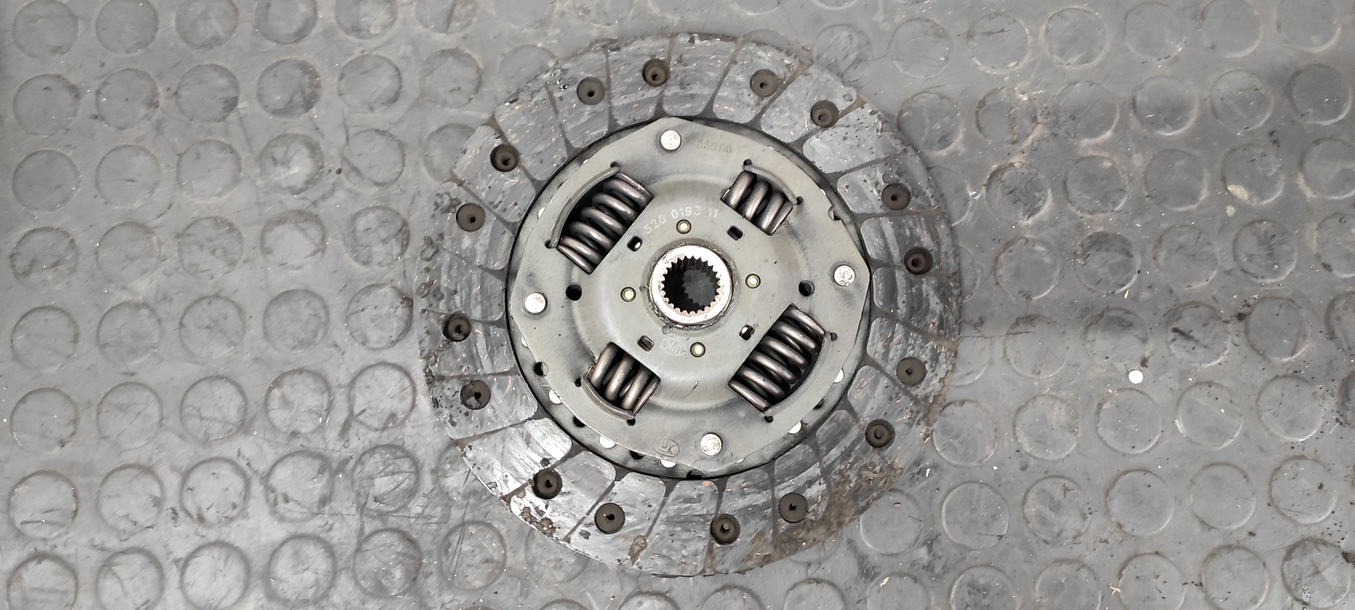 KIT EMBRAGUE VOLKSWAGEN GOLF III BERLINA (1H1) - vista 3