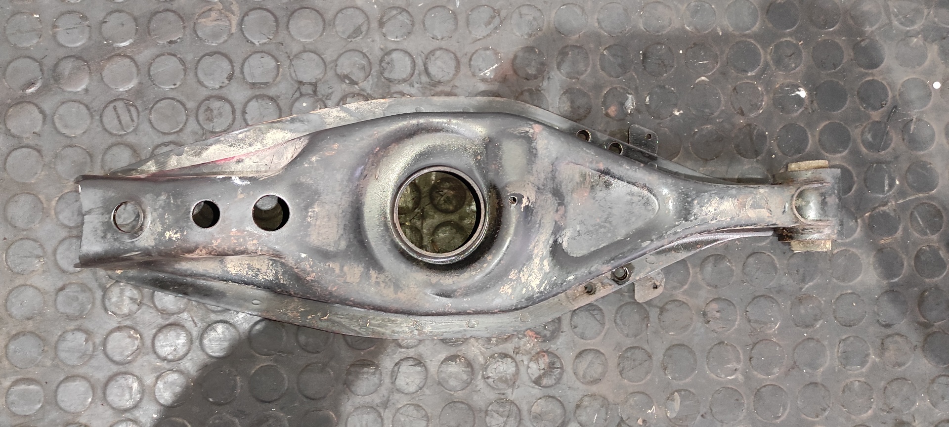 BRAZO IZQUIERDO INFERIOR TRASERO SSANGYONG REXTON