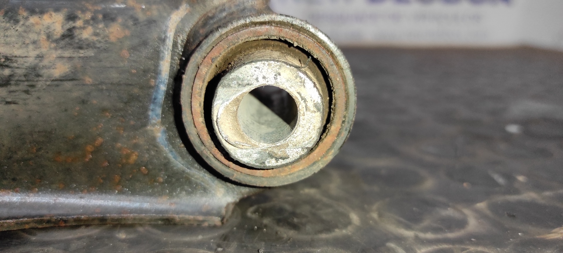 BRAZO IZQUIERDO INFERIOR TRASERO SSANGYONG REXTON - vista 2