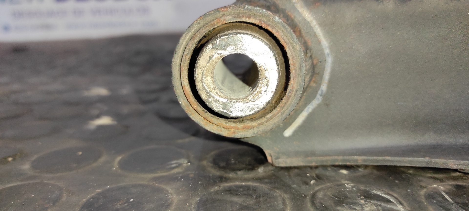 BRAZO IZQUIERDO INFERIOR TRASERO SSANGYONG REXTON - vista 3