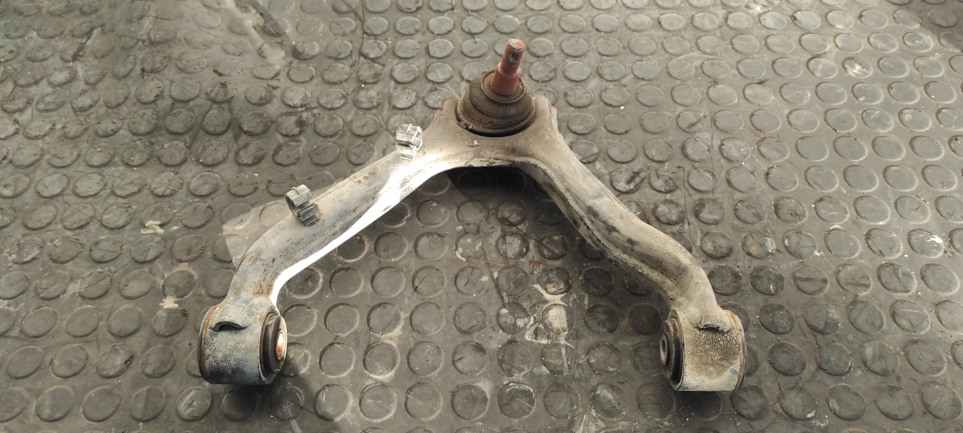 BRAZO IZQUIERDO SUPERIOR DELANTERO SSANGYONG REXTON